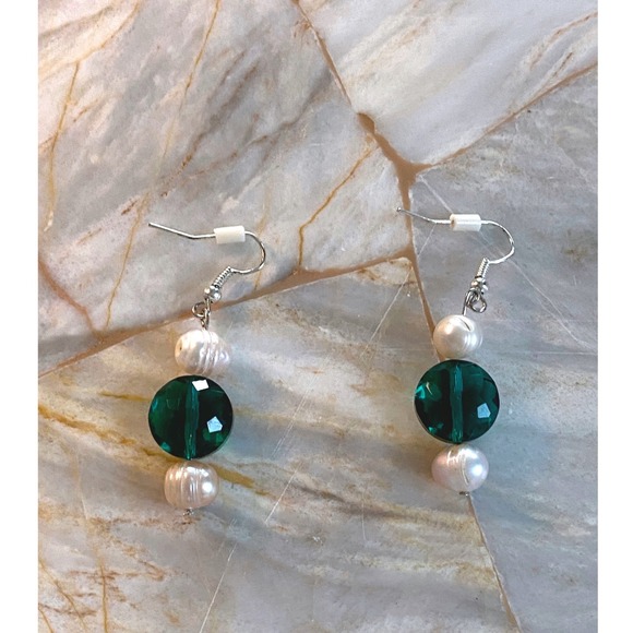 Nine West Vintage America Jewelry - Green Glass &‎ faux Pearl Drop Earrings Silver Tone Handmade Dangle 1.75"